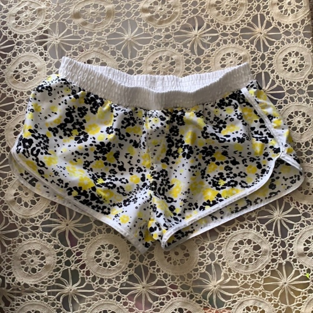 Hula Honey Shorts Size Medium Pre Owned